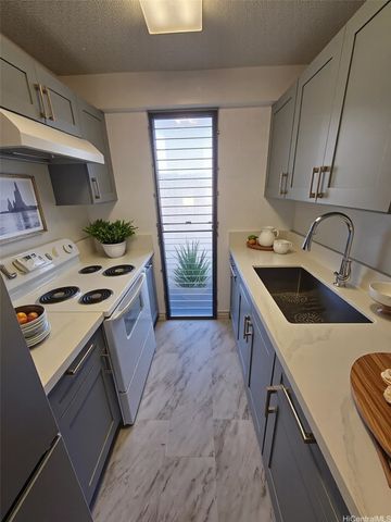 1670 Kalakaua Avenue 404, Honolulu, HI 96826