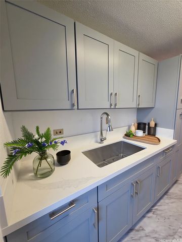 1670 Kalakaua Avenue 404, Honolulu, HI 96826