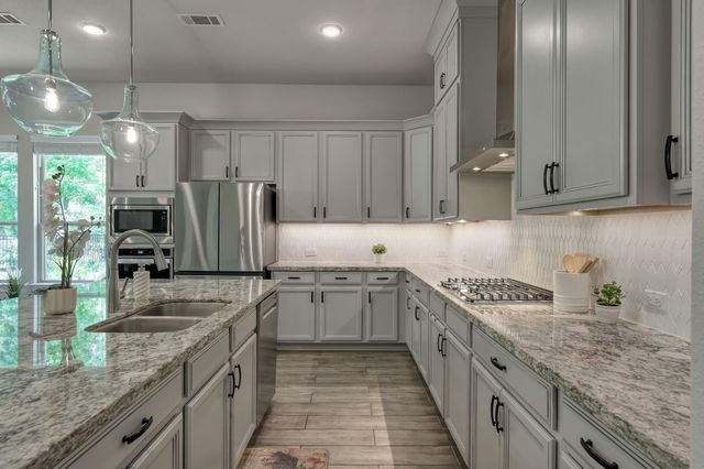 531 Woodsy Pine Court, Conroe, TX 77304
