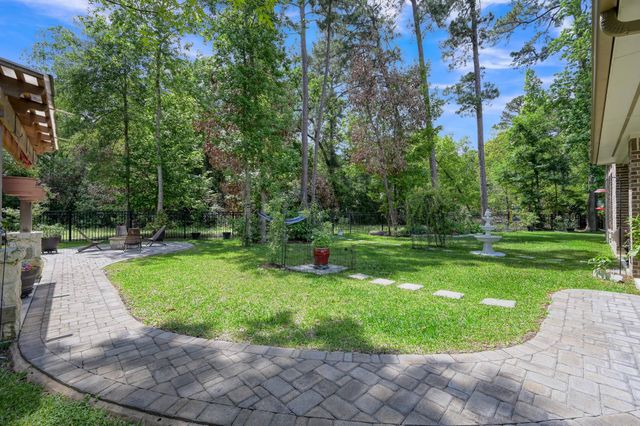 531 Woodsy Pine Court, Conroe, TX 77304