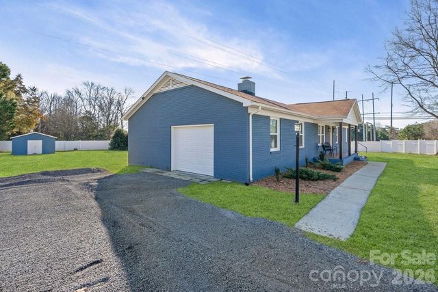 16808 Knoxwood Drive, Huntersville, NC 28078