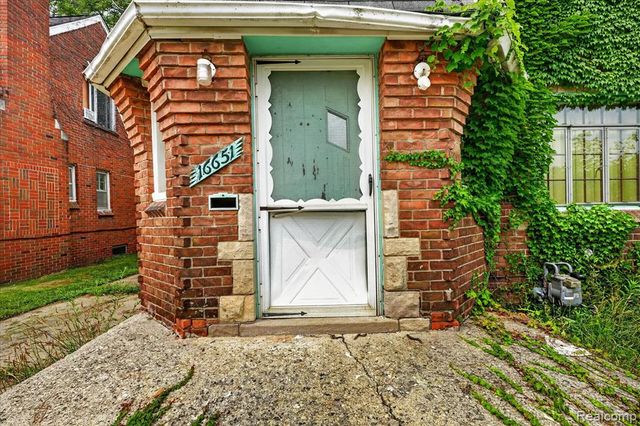 16651 Freeland Street, Detroit, MI 48235