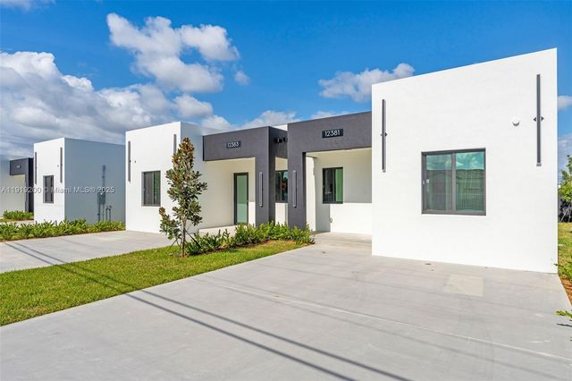12381 SW 220th St, Miami, FL 33170