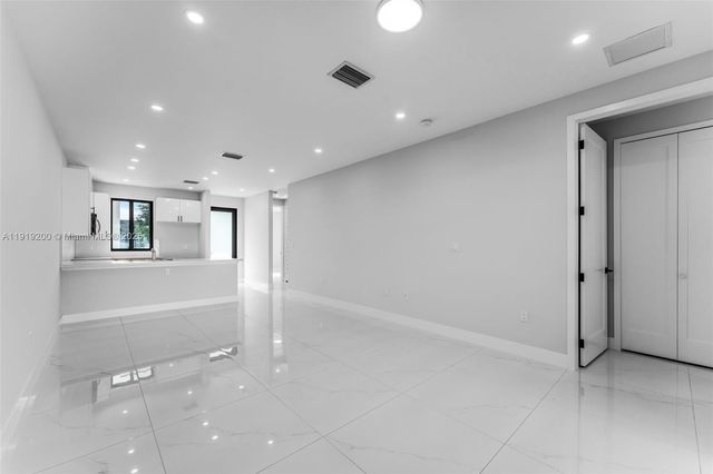 12381 SW 220th St, Miami, FL 33170