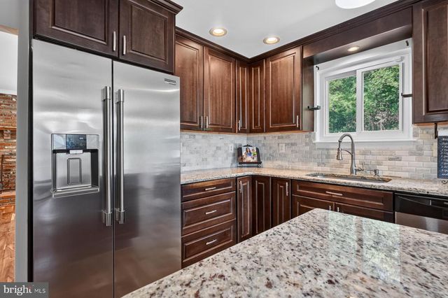 8327 SAIL CT, Pasadena, MD 21122