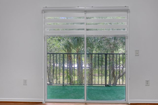 340 Crestwood Circle 302, Royal Palm Beach, FL 33411
