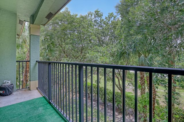 340 Crestwood Circle 302, Royal Palm Beach, FL 33411