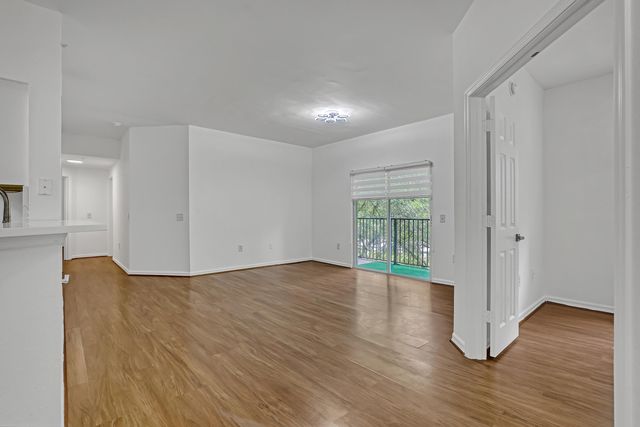 340 Crestwood Circle 302, Royal Palm Beach, FL 33411