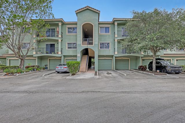 340 Crestwood Circle 302, Royal Palm Beach, FL 33411