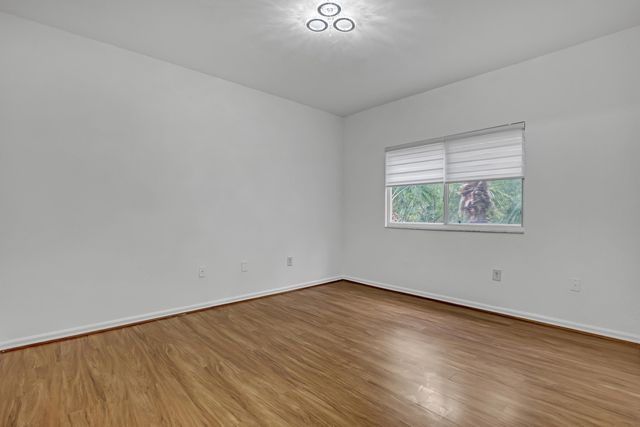 340 Crestwood Circle 302, Royal Palm Beach, FL 33411
