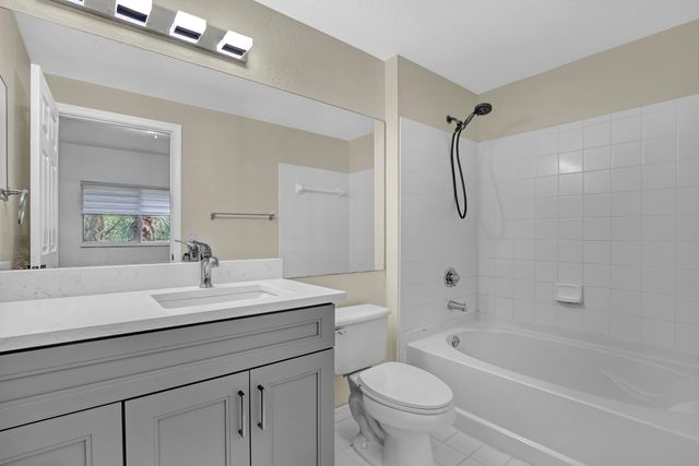340 Crestwood Circle 302, Royal Palm Beach, FL 33411