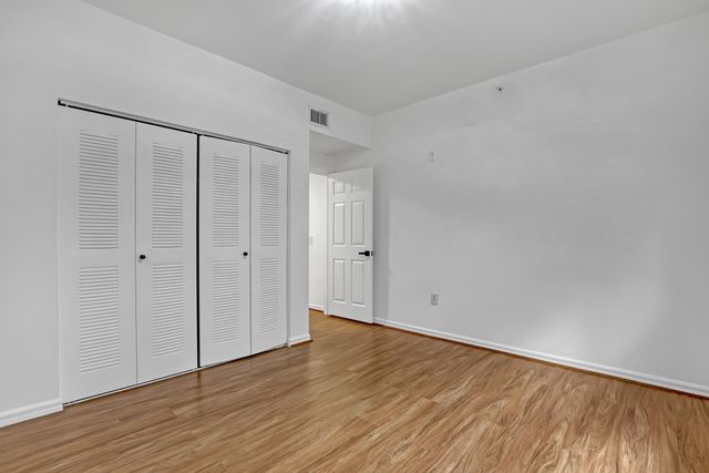 340 Crestwood Circle 302, Royal Palm Beach, FL 33411