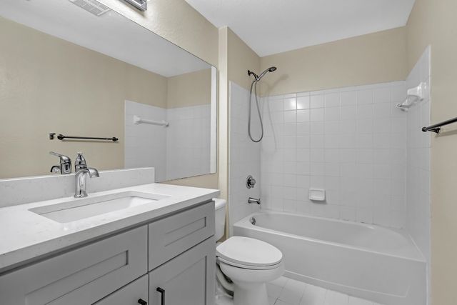 340 Crestwood Circle 302, Royal Palm Beach, FL 33411