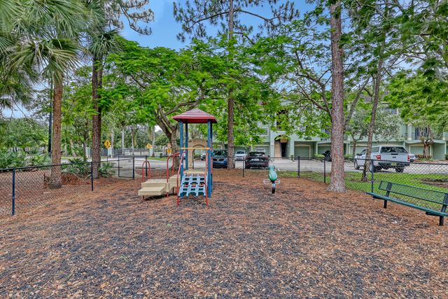 340 Crestwood Circle 302, Royal Palm Beach, FL 33411