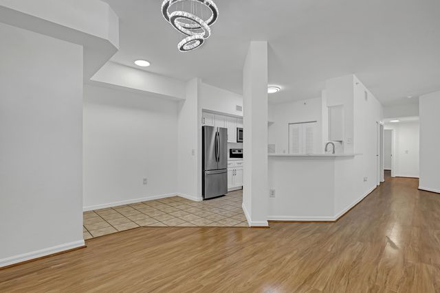 340 Crestwood Circle 302, Royal Palm Beach, FL 33411