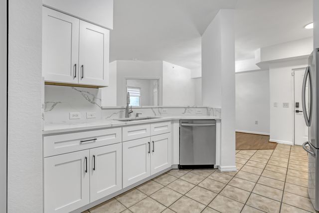 340 Crestwood Circle 302, Royal Palm Beach, FL 33411