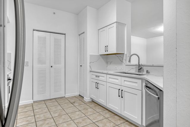 340 Crestwood Circle 302, Royal Palm Beach, FL 33411