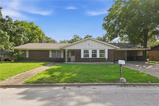 2302 Franklin Drive, Bryan, TX 77801