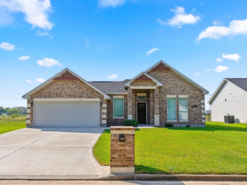 1310 Sailfish Drive, Bay City, TX 77414