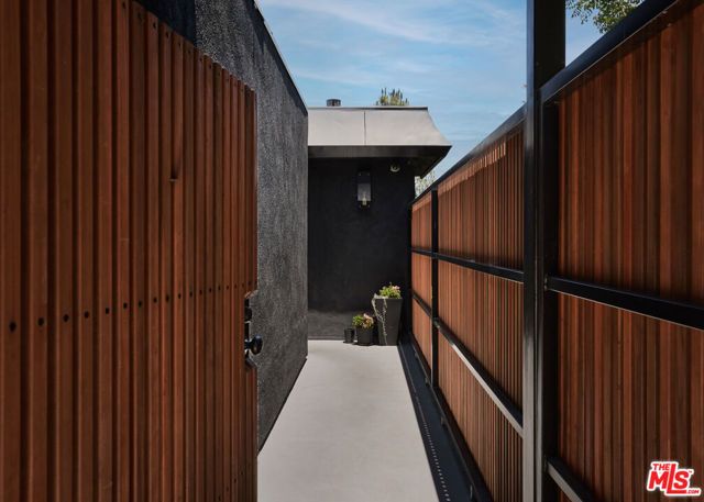 3731 Blue Canyon Drive, Studio City (los Angeles), CA 91604