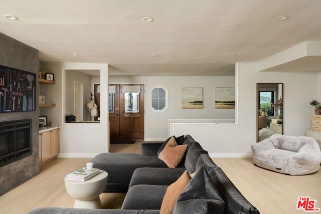 3731 Blue Canyon Drive, Studio City (los Angeles), CA 91604