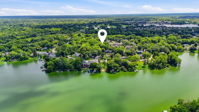 24017 N VALLEY Road, Lake Zurich, IL 60047
