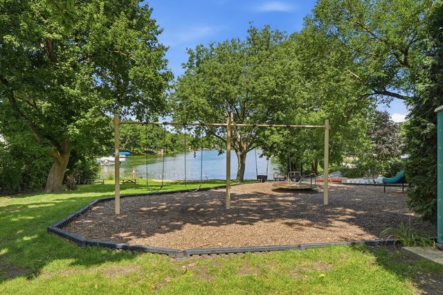 24017 N VALLEY Road, Lake Zurich, IL 60047