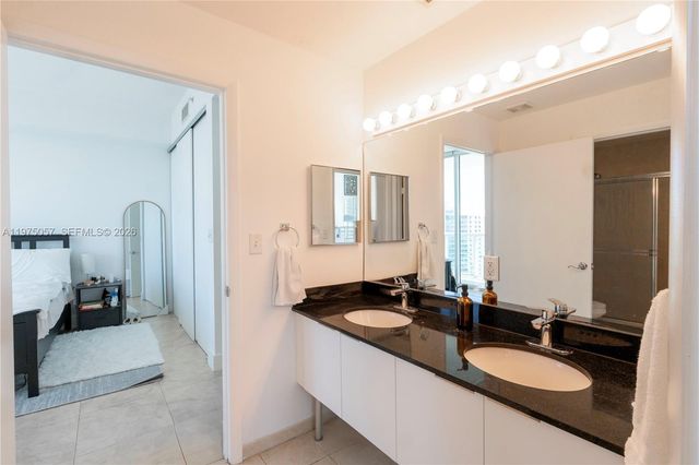 31 SE 5th St 4121, Miami, FL 33131