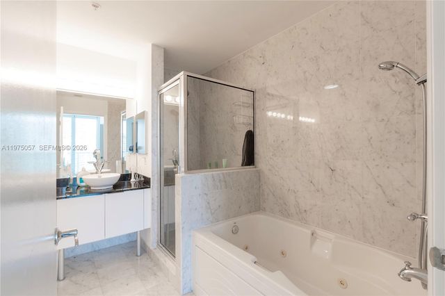 31 SE 5th St 4121, Miami, FL 33131