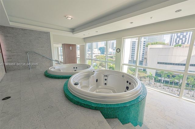 31 SE 5th St 4121, Miami, FL 33131