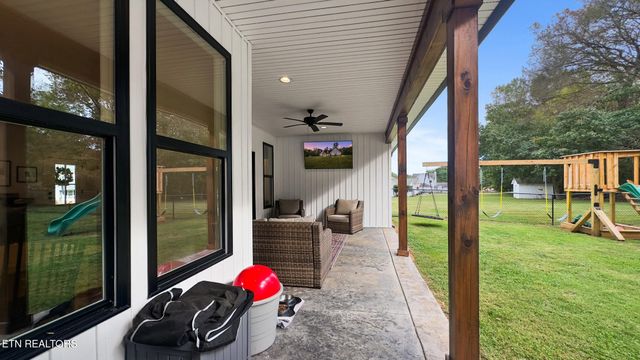 8011 Campbells Point Rd, Corryton, TN 37721
