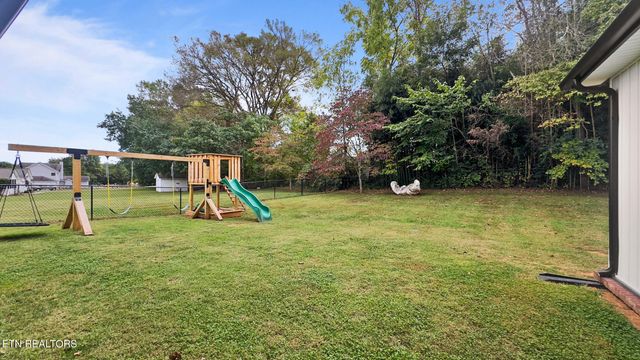 8011 Campbells Point Rd, Corryton, TN 37721