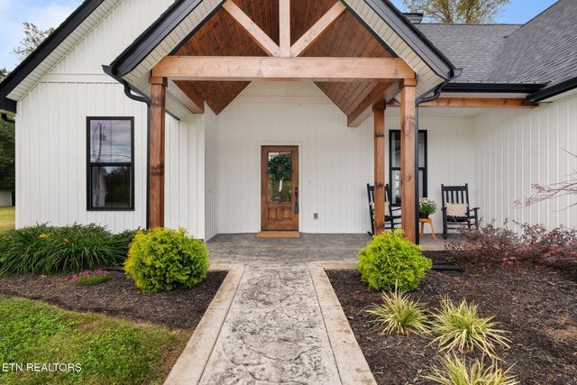 8011 Campbells Point Rd, Corryton, TN 37721