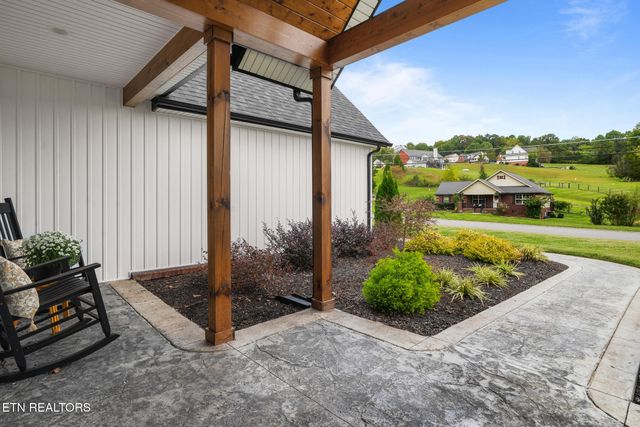 8011 Campbells Point Rd, Corryton, TN 37721