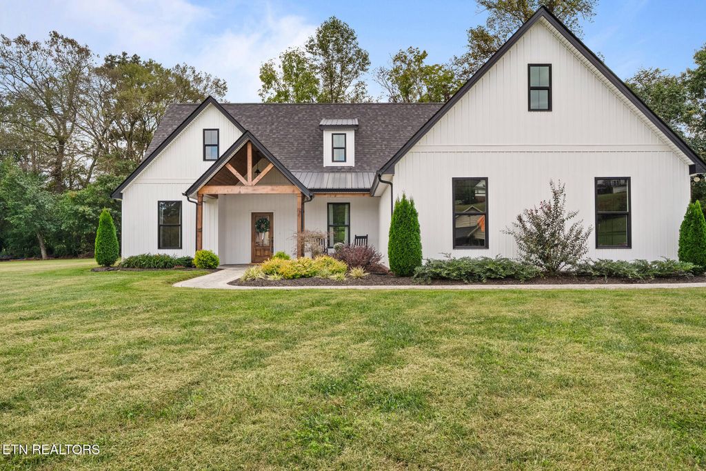8011 Campbells Point Rd, Corryton, TN 37721