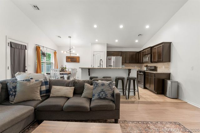 1916 N Kenosha Court, Tulsa, OK 74106