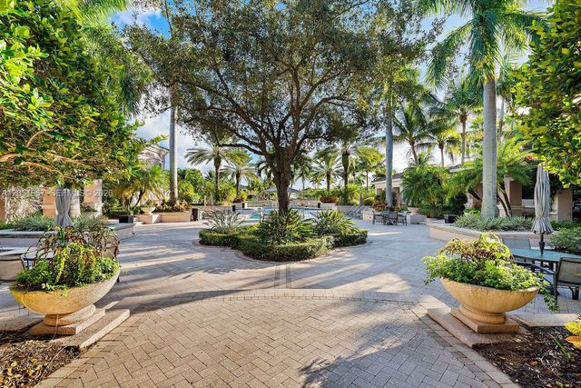 2803 N Sarento Place 108, Palm Beach Gardens, FL 33410