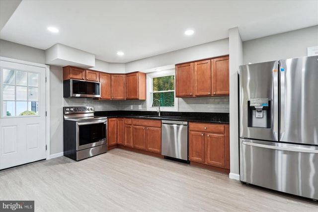 2226 WESTWOOD PL, Falls Church, VA 22043