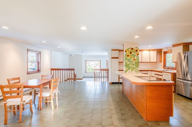 16 Meltiah Rd, Falmouth, MA 02540