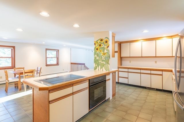 16 Meltiah Rd, Falmouth, MA 02540