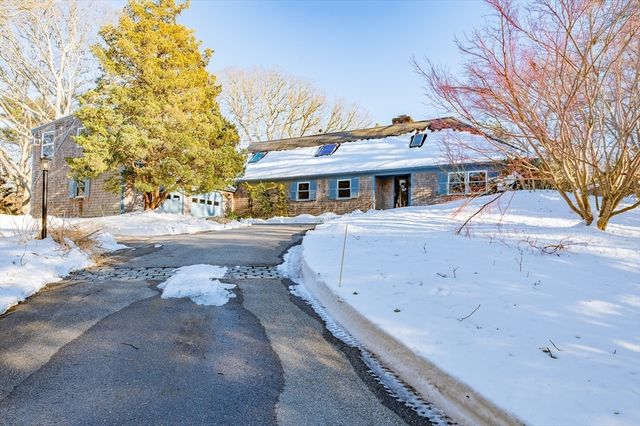 16 Meltiah Rd, Falmouth, MA 02540