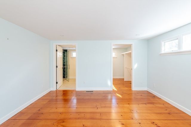 16 Meltiah Rd, Falmouth, MA 02540