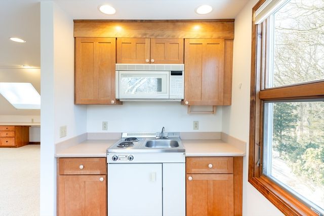 16 Meltiah Rd, Falmouth, MA 02540