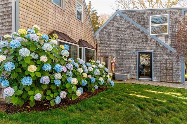 16 Meltiah Rd, Falmouth, MA 02540