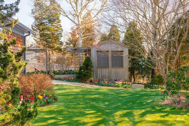 16 Meltiah Rd, Falmouth, MA 02540