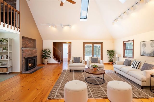 16 Meltiah Rd, Falmouth, MA 02540