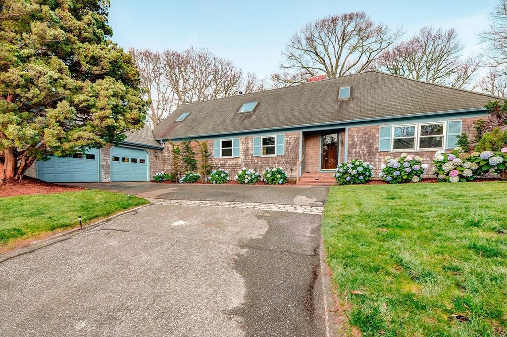 16 Meltiah Rd, Falmouth, MA 02540