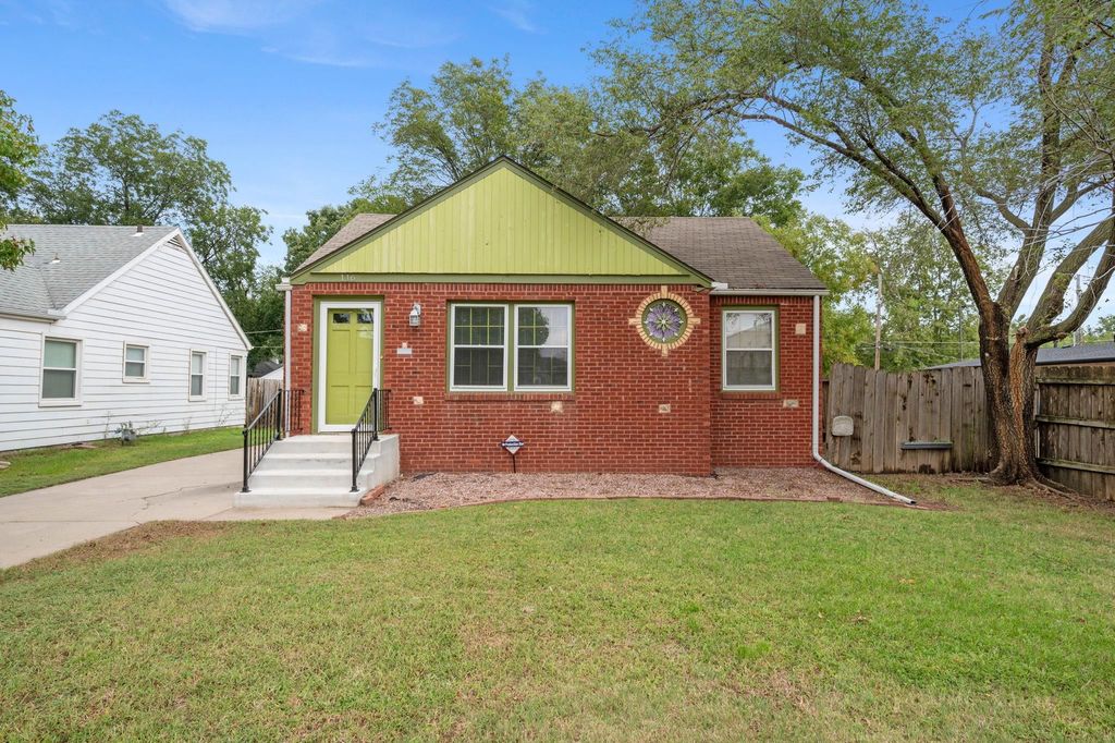 116 N Glendale Ave, Wichita, KS 67208