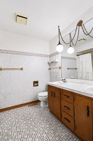 8210 Tapper Avenue, Munster, IN 46321