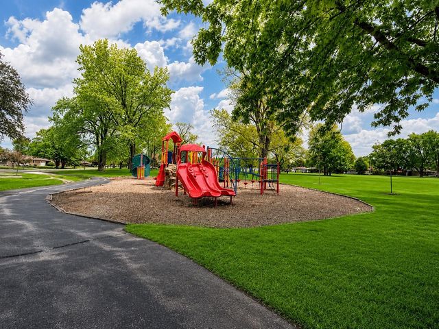 8210 Tapper Avenue, Munster, IN 46321